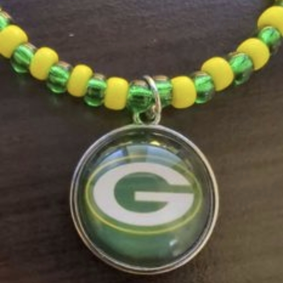 Green and Yellow Packers Beaded stretch bracelet - Picture 3 of 4